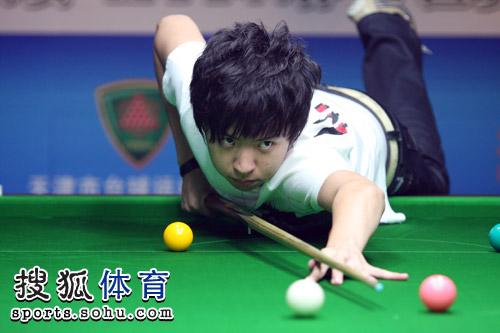 詹姆斯染红 詹姆斯染红